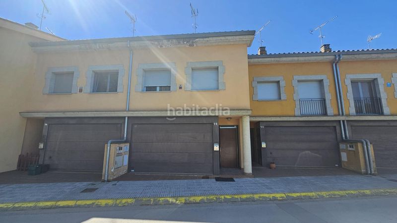 Foto 2ab4b47b-cfd7-4dce-a062-d919500ba4ba. Casa adossada amb aparcament piscina a Bescanó