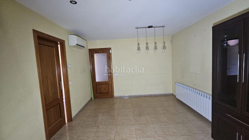 Foto 4aa0dbda-018e-4082-b03d-061128a183c2. Casa adossada amb aparcament piscina a Bescanó