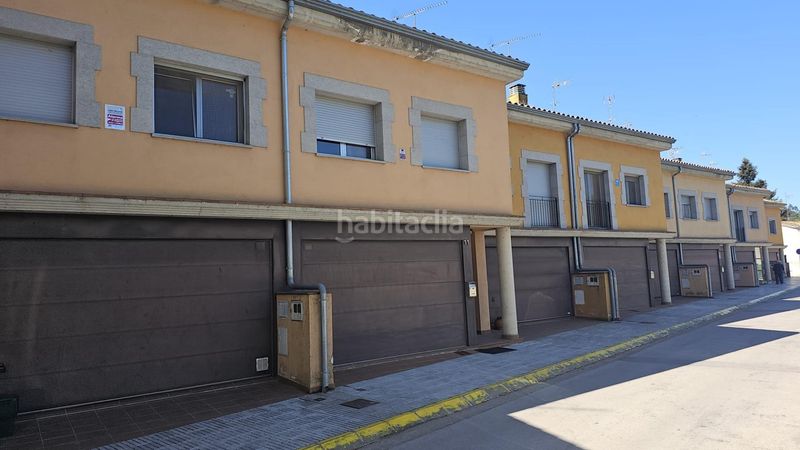 Foto 779ae4b4-7ed0-4898-800e-c9209fc0f79a. Casa adossada amb aparcament piscina a Bescanó