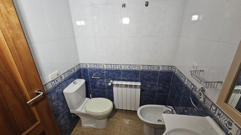 Foto 8740bad5-31e8-4fe0-b8f7-ec2185755b18. Casa adossada amb aparcament piscina a Bescanó