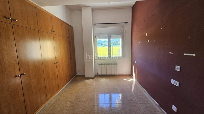 Foto b3b58a44-ff32-4e22-a1e5-78ff59d248a9. Casa adossada amb aparcament piscina a Bescanó