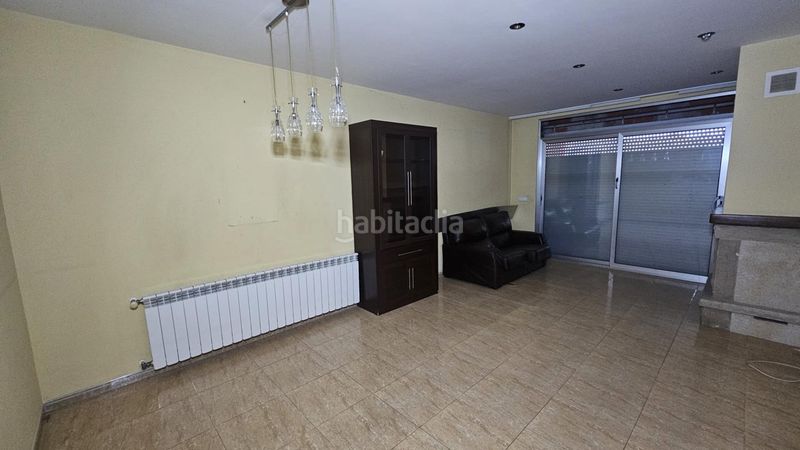 Foto c24e4768-a6c9-4e99-825f-d02db314777b. Casa adossada amb aparcament piscina a Bescanó