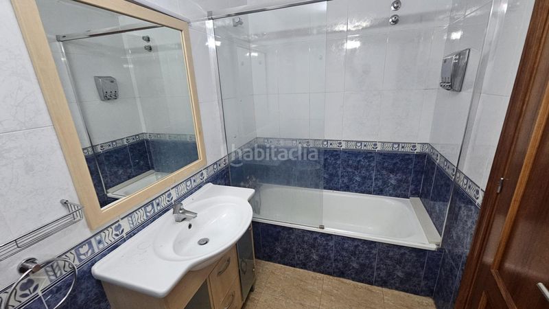 Foto c7b7a282-5961-4a0c-9e40-90e3c18ae7a0. Casa adossada amb aparcament piscina a Bescanó