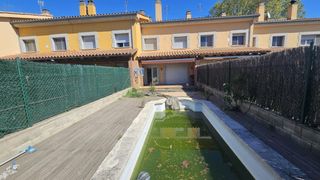 Reihenhaus  Calle major p-1. Chalet adosado con piscina privada en bescanó