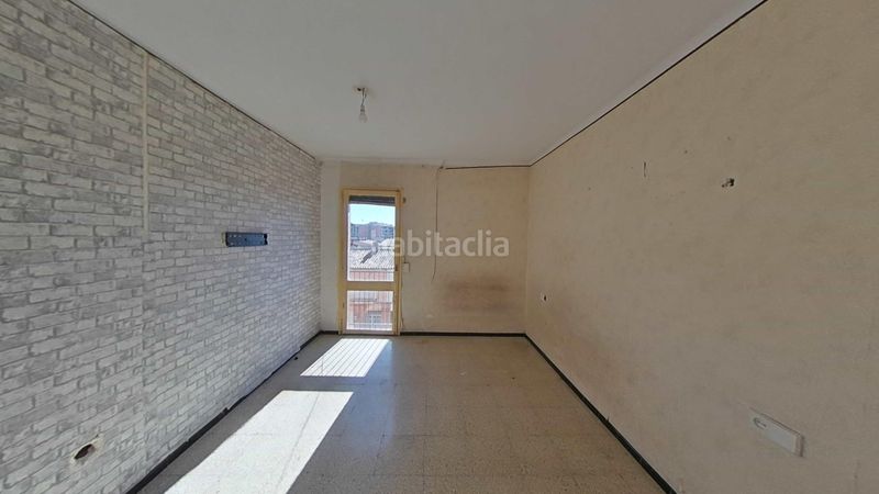 Foto d3ce86d3-ee9e-418a-938c-594ec9556e42. Apartament a Centre Salt