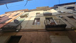 Édifice à Lliberada ferrarons 3. Edificio en venta en el casco antiguo de olot