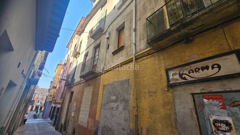 Foto ed6e84bf-2f4b-481e-9f84-23f349b41ad0. Edificio in lliberada ferrarons 3 in Olot