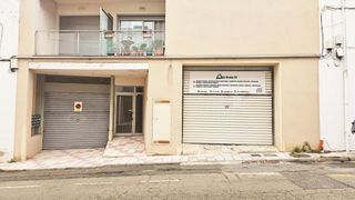 Geschäftsraum in La farella 19. Amplio local con patio en la farella de llançà