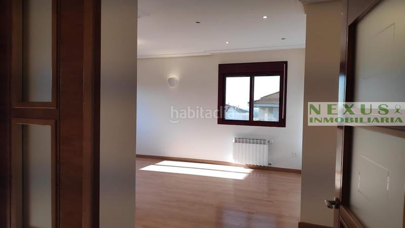 Foto 3d3c0651-7847-42de-ac1f-b6e1921d7f98. Alquiler piso espectacular piso de 4 habitaciones en el vivero en Cáceres