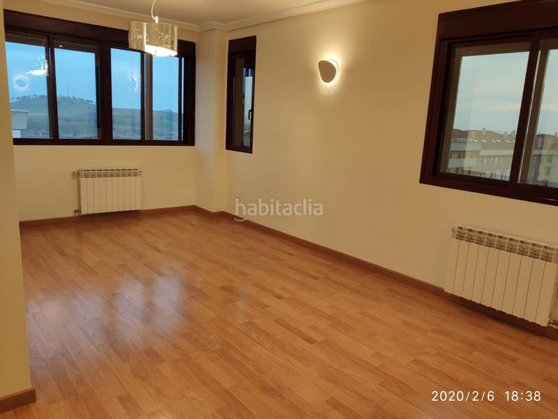 Foto a50260c9-6faf-4695-bd2c-c6d6ed495d7b. Alquiler piso espectacular piso de 4 habitaciones en el vivero en Cáceres