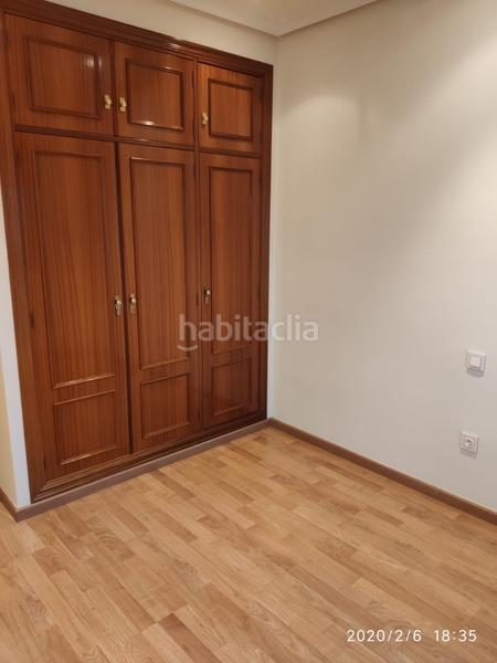 Foto e867117a-c642-44df-9ba4-176e43a1187c. Alquiler piso espectacular piso de 4 habitaciones en el vivero en Cáceres