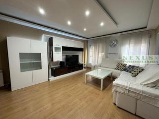 Miete Etagenwohnung in Ruta de la Plata. Espectacular piso de tres habitaciones en zona ruta de la plata