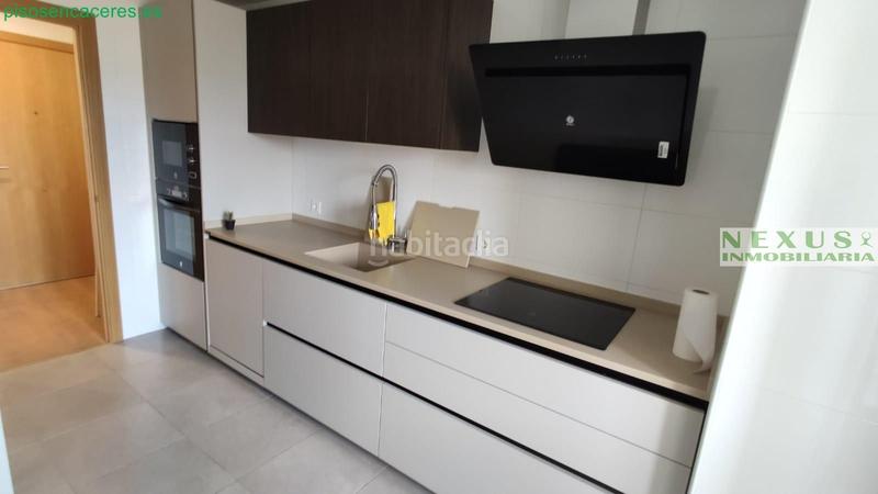 Foto 08066601-03ff-4476-b058-878ef660bf22. Alquiler piso  de lujo de tres habitaciones y dos baños. en Cáceres