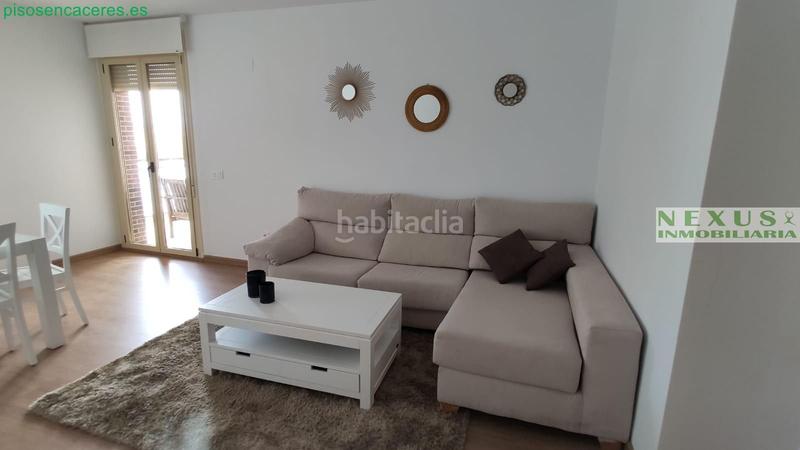 Foto 5dfdf11b-8c05-453f-9310-47e61c4a7a9c. Alquiler piso  de lujo de tres habitaciones y dos baños. en Cáceres