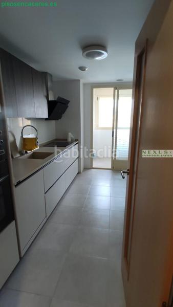 Foto 822aed15-a14b-4049-bb9c-a97f9d63a160. Alquiler piso  de lujo de tres habitaciones y dos baños. en Cáceres