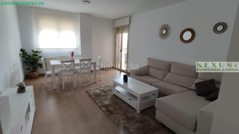 Foto a7e23446-2779-4956-80db-cbb8061a5f88. Alquiler piso  de lujo de tres habitaciones y dos baños. en Cáceres