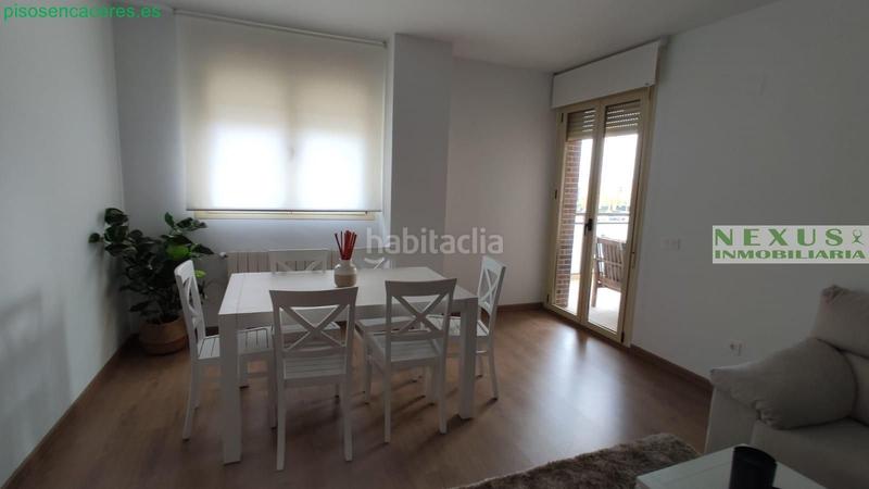 Foto e0b6eb55-d4b5-4414-a4a5-cdeb483c5a6d. Alquiler piso  de lujo de tres habitaciones y dos baños. en Cáceres