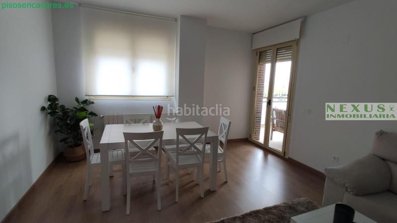 Foto e7d97d66-ad05-4c16-af27-7780d989ee44. Alquiler piso  de lujo de tres habitaciones y dos baños. en Cáceres