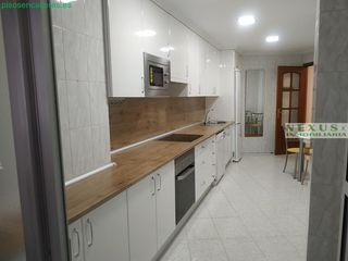 Lloguer Pis a Centro. Precioso y luminoso piso situado en zona céntrica lejos del ruid