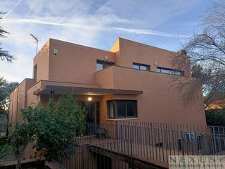 House in Ceres Golf. Chalet en club de golf con piscina
