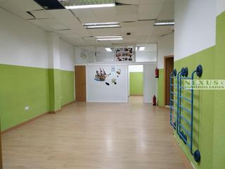 Lloguer Local Comercial a Centro. Local