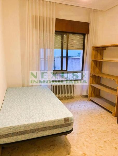 Foto d2c77627-16c6-48ee-9584-06a0a4e3d45c. Alquiler piso estudiantes !!!!! piso de cuatro habitaciones en el centro, al lado de cesur y el agora en Cáceres