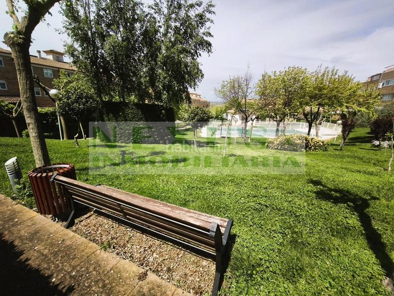 Foto c4bcf8ea-0942-4b57-9c63-4fc9975f1c06. Casa adosada espectacular adosado en macondo en Ruta de la Plata Cáceres