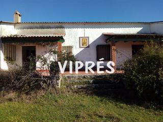 Masia a Valdefuentes. Parcela con vivienda escriturada.la parcela tiene unos 1.300m2 y