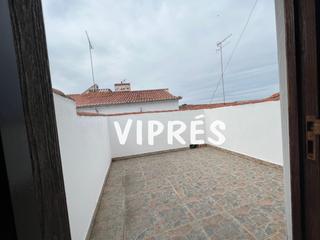 Pis a Valencia de Alcántara. Estupenda casa de de 4,5 metros de fachada, con tres alturas.en