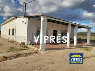 Haus in Mirandilla. Para visitas e información llamar a lola tlf 608 28 16 16.oficin