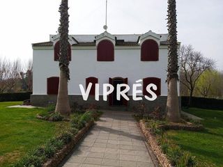Maison à Don Álvaro. Para visitas llamar directamente a lola telf. 608 28 16 16!!has