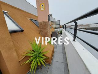 Appartement à Madroñera. Precioso ático en edificio de europa.la vivienda cuenta con tres