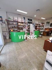 Business premise in Casco Antiguo. Local comercial de casi 200 metros a pie de calle. cuenta con do