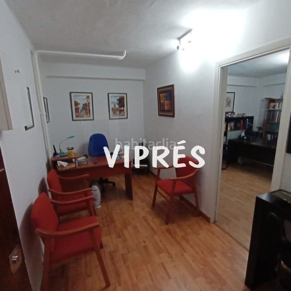 Foto 48cc8a80-c15c-4a1e-b03d-b3ea867cb6d1. Local comercial amb calefacció a Centro Cáceres