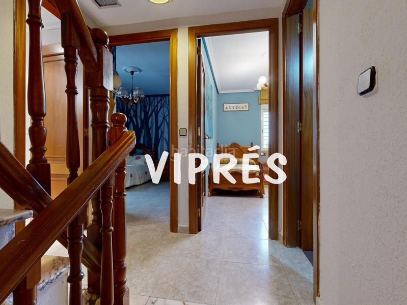 Foto 1898e13c-792e-4800-8ef5-30e6e2be34ec. Chalet mirad bien! este chalet es una auténtica maravilla para quienes buscan amplitud y confort en un espacio amplio y bien distribuido. en Cáceres