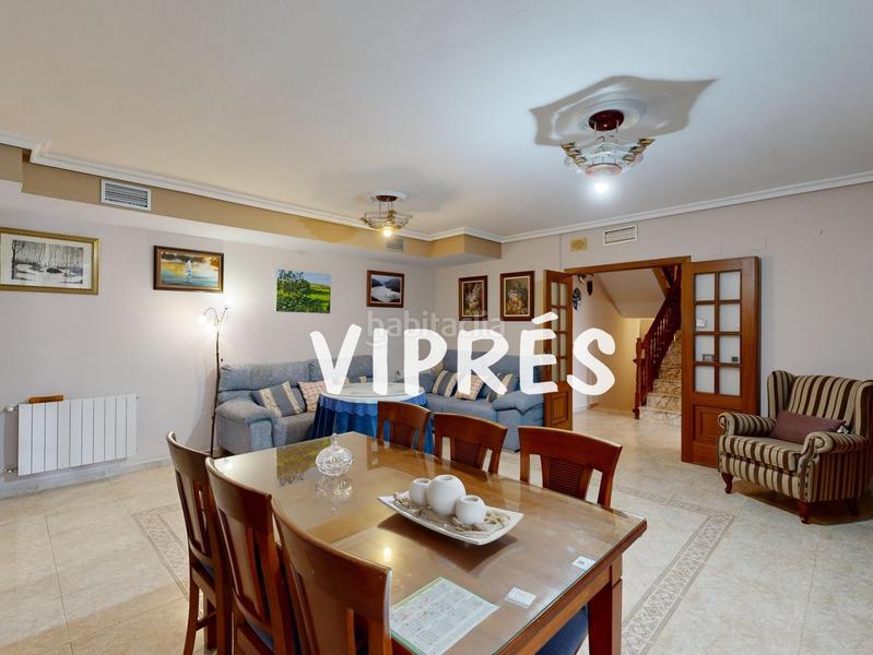 Foto 21666885-e6ce-4011-9f58-82d1c9460c2c. Chalet mirad bien! este chalet es una auténtica maravilla para quienes buscan amplitud y confort en un espacio amplio y bien distribuido. en Cáceres