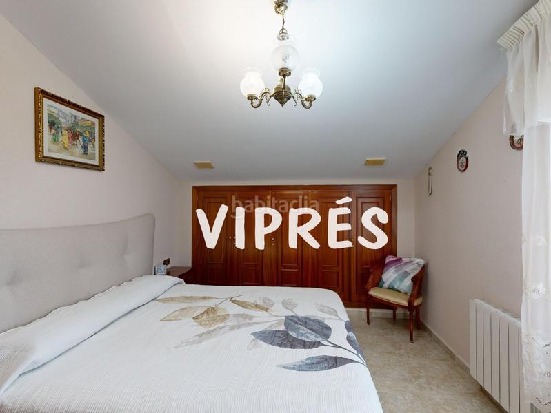 Foto 243e356c-2095-4804-8776-1b55824aa68a. Chalet mirad bien! este chalet es una auténtica maravilla para quienes buscan amplitud y confort en un espacio amplio y bien distribuido. en Cáceres