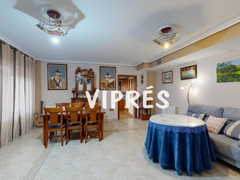 Foto 2ec88a6a-1fcf-4f89-a2ac-55afdb730598. Chalet mirad bien! este chalet es una auténtica maravilla para quienes buscan amplitud y confort en un espacio amplio y bien distribuido. en Cáceres