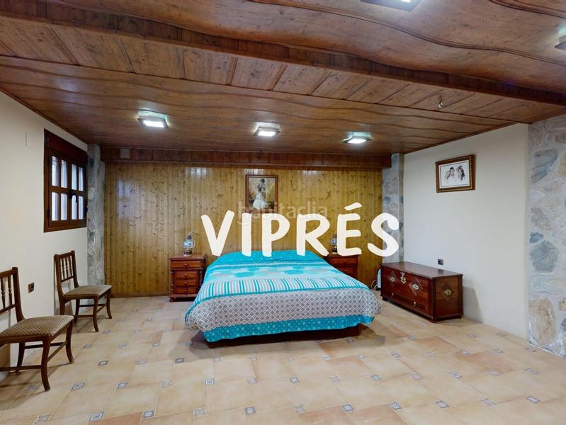 Foto 40999497-6f98-416f-bc07-3b042d841213. Chalet mirad bien! este chalet es una auténtica maravilla para quienes buscan amplitud y confort en un espacio amplio y bien distribuido. en Cáceres