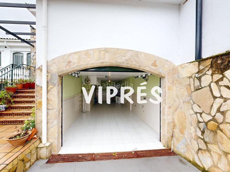 Foto 44ee9f2b-9eac-450a-afbe-27926a896d32. Chalet mirad bien! este chalet es una auténtica maravilla para quienes buscan amplitud y confort en un espacio amplio y bien distribuido. en Cáceres