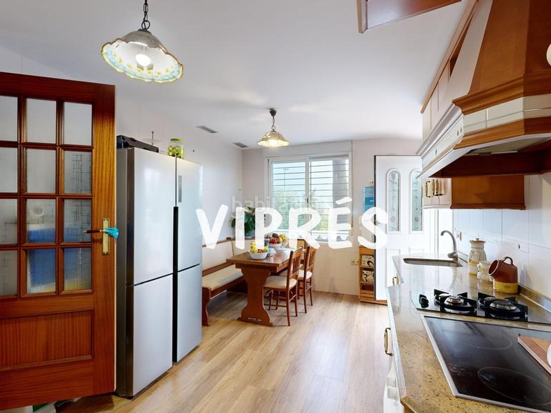 Foto 87a3530e-2c51-483e-8617-b9d3fbe4ce3b. Chalet mirad bien! este chalet es una auténtica maravilla para quienes buscan amplitud y confort en un espacio amplio y bien distribuido. en Cáceres