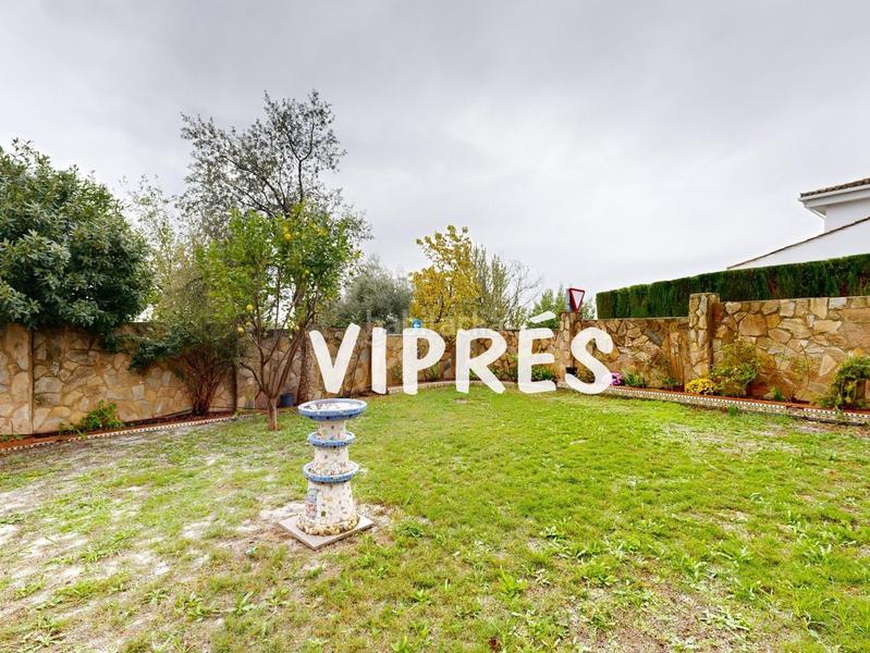 Foto 9a268082-5144-4488-b613-6b3af95972fe. Chalet mirad bien! este chalet es una auténtica maravilla para quienes buscan amplitud y confort en un espacio amplio y bien distribuido. en Cáceres