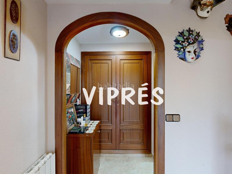 Foto a8298bf3-9df4-490b-8263-3bc832f0f5b4. Chalet mirad bien! este chalet es una auténtica maravilla para quienes buscan amplitud y confort en un espacio amplio y bien distribuido. en Cáceres