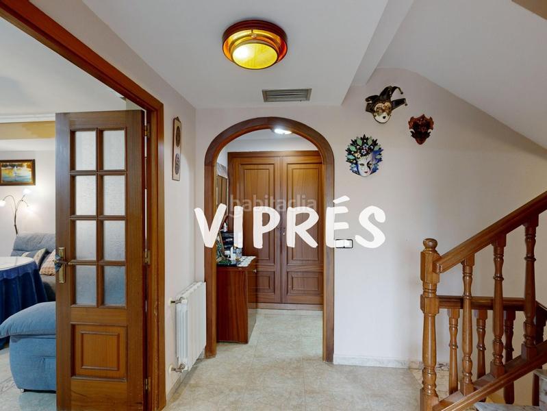 Foto abe717de-9788-42fd-a8e9-1db062725d25. Chalet mirad bien! este chalet es una auténtica maravilla para quienes buscan amplitud y confort en un espacio amplio y bien distribuido. en Cáceres