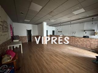Local commercial à Este. Atención !!se vende local con posibilidad de cambio de uso a viv