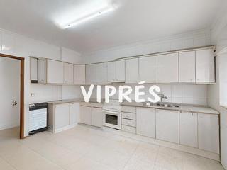 Appartement à Sierra de Fuentes. Casa de planta alta con doble acceso y gran potencial para dos a