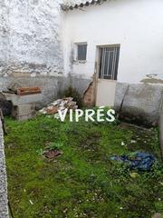 Casa a Sierra de Fuentes. Casa en sierra de fuentes de dos plantas con muchas posibilidade