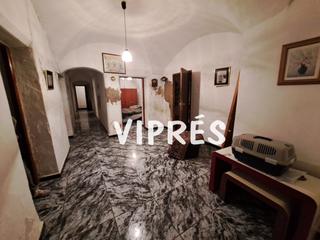 Maison à Casco Antiguo. Casa para reformar a tu gusto en una de las mejores zonas de arr