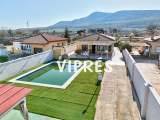 Casa a Arroyo de San Serván. Espectacular chalet en arroyo de san serván! .con 140 m construi
