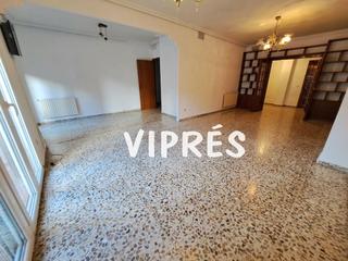 Pis a Centro. Se vende un estupendo piso en pleno centro de merida , cerca de